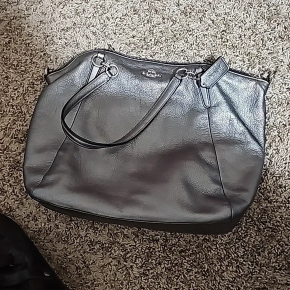 Great condition large gunmetal grey coach bag. - Picture 1 of 5